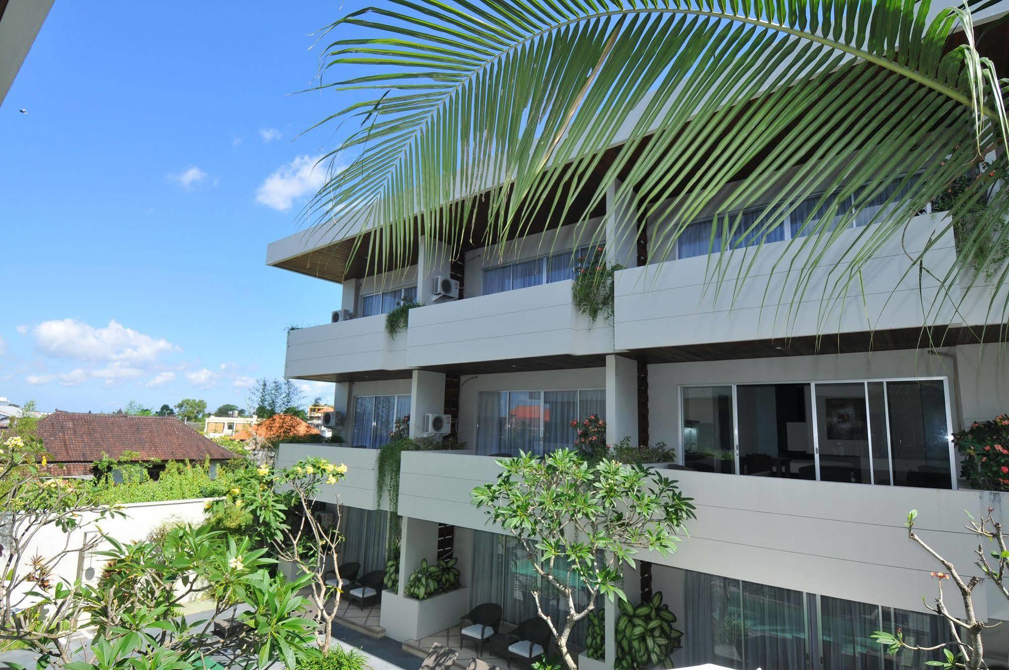 Sunset Mansion Seminyak Aparthotel Exterior photo